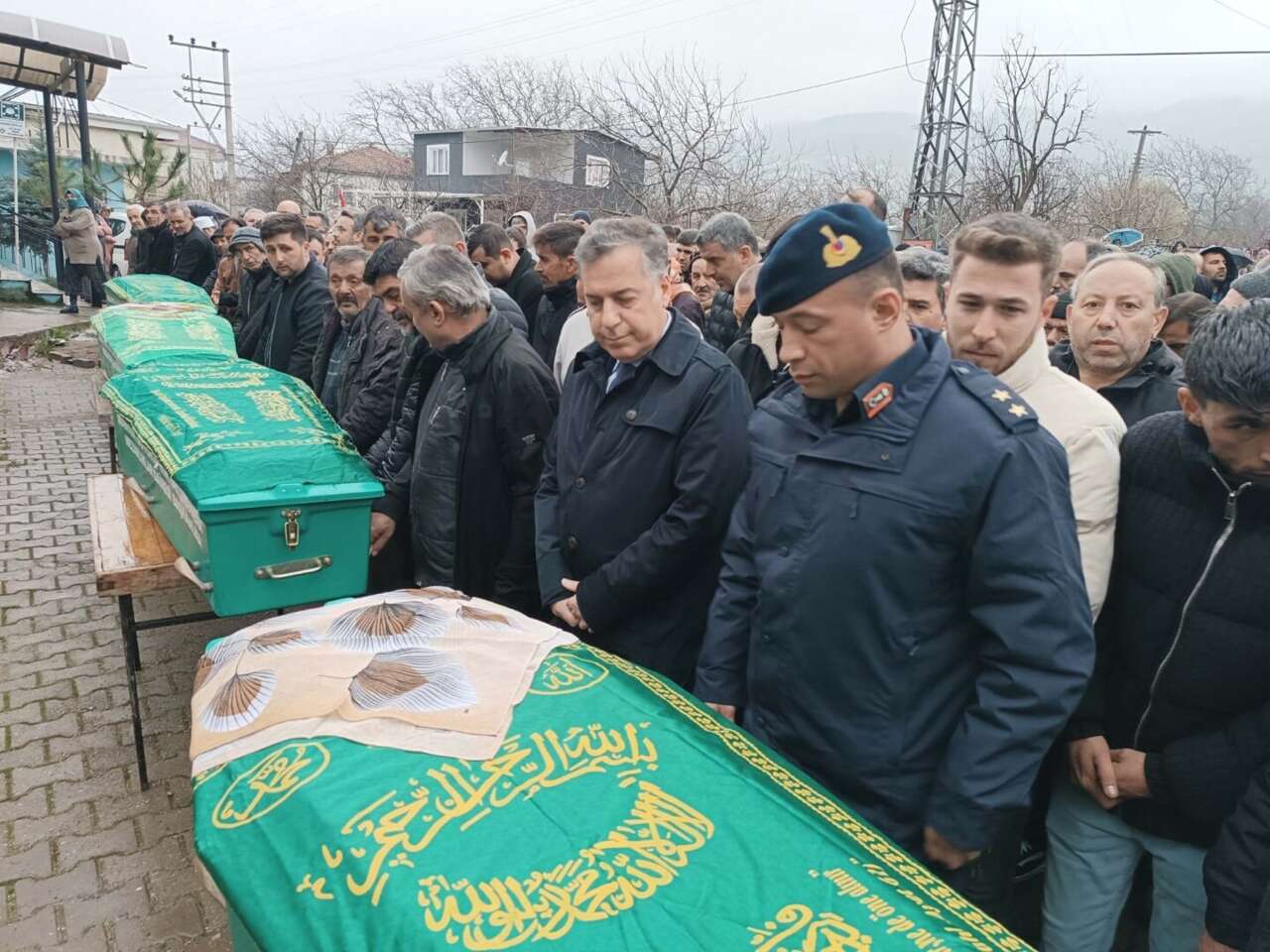 Damadın katlettiği 4 kişilik aile toprağa verildi 13